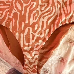 Vuori -small Printed High-Waist Bikini Bottoms in Rust and Cream
